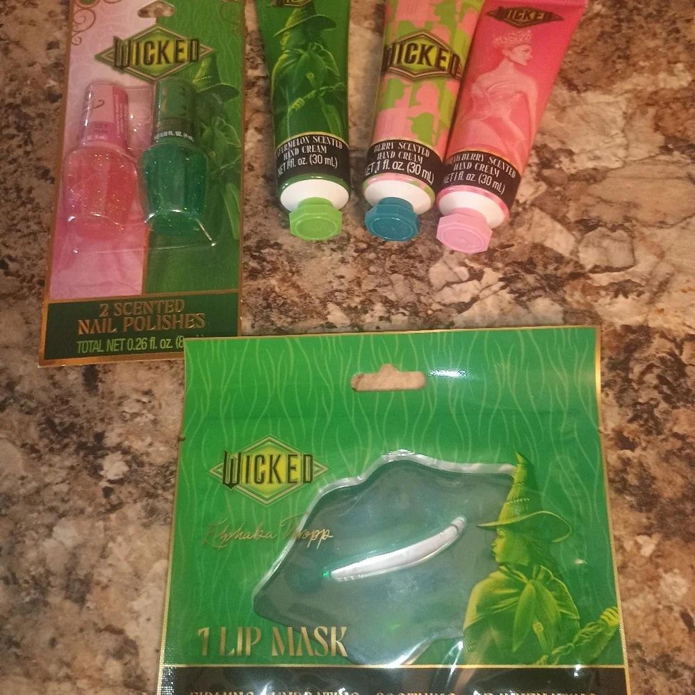 Wicked themed makeup bundle. A wicked inspired makeup perfect for everyday